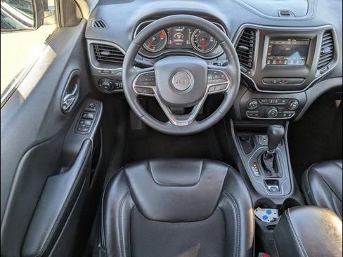 Used 2019 Jeep Cherokee Latitude Plus FWD image 8