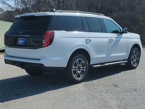 New 2026 Ford Expedition Active AWD/4WD image 4