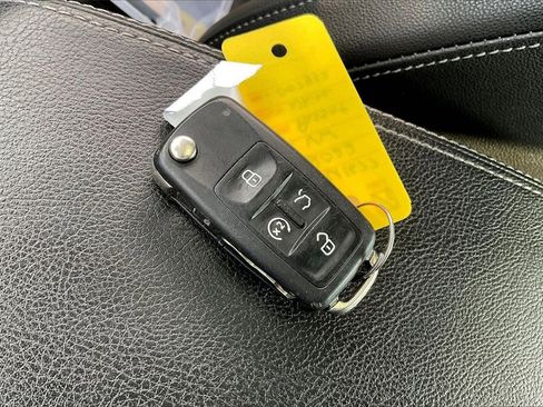 Used 2022 Volkswagen Passat 2.0T SE image 10