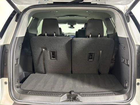 Used 2023 GMC Acadia SLE w/ Driver Convenience Package FWD image 26