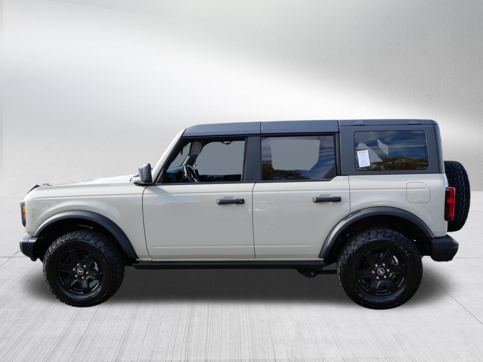Used 2025 Ford Bronco Big Bend w/ Black Diamond Package AWD/4WD image 4
