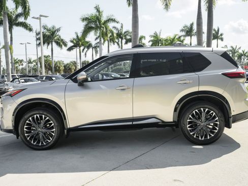 Used 2025 Nissan Rogue Platinum w/ Platinum Premium Package image 23