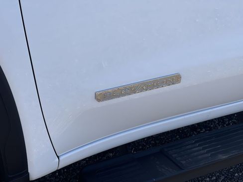 Used 2025 GMC Sierra 1500 Elevation image 30