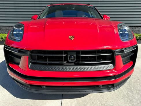 Certified 2026 Porsche Macan AWD/4WD image 8