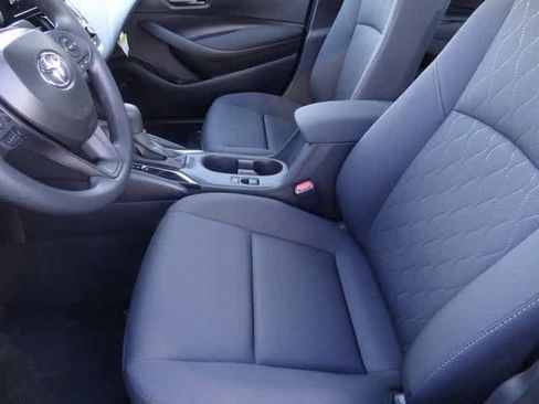 Used 2025 Toyota Corolla LE image 7