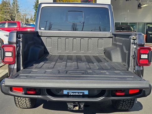 Certified 2025 Jeep Gladiator Rubicon w/ Convenience Group image 32