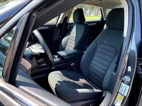 Used 2020 Ford Fusion SE FWD image 23