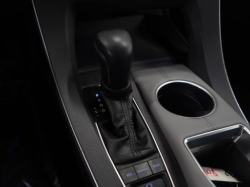 Used 2019 Toyota Avalon Limited image 19