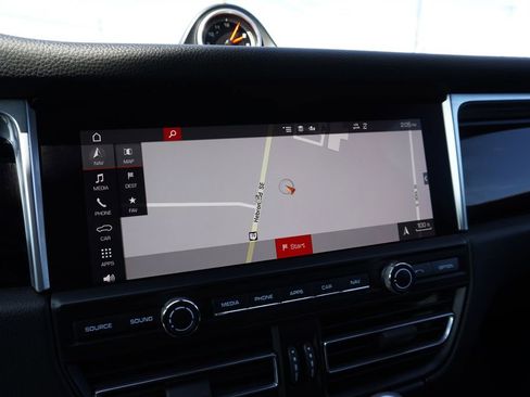 Used 2021 Porsche Macan image 16