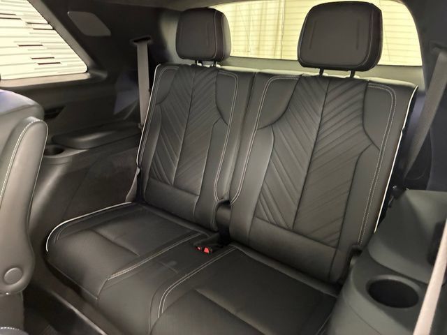 Certified 2026 Cadillac Vistiq Platinum w/ LPO, Floor Liner Package AWD/4WD image 18