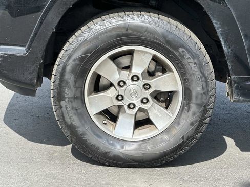 Used 2011 Toyota 4Runner SR5 w/ Convenience Pkg AWD/4WD image 9