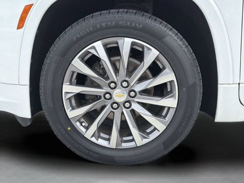 Used 2023 Chevrolet Traverse Premier FWD image 36