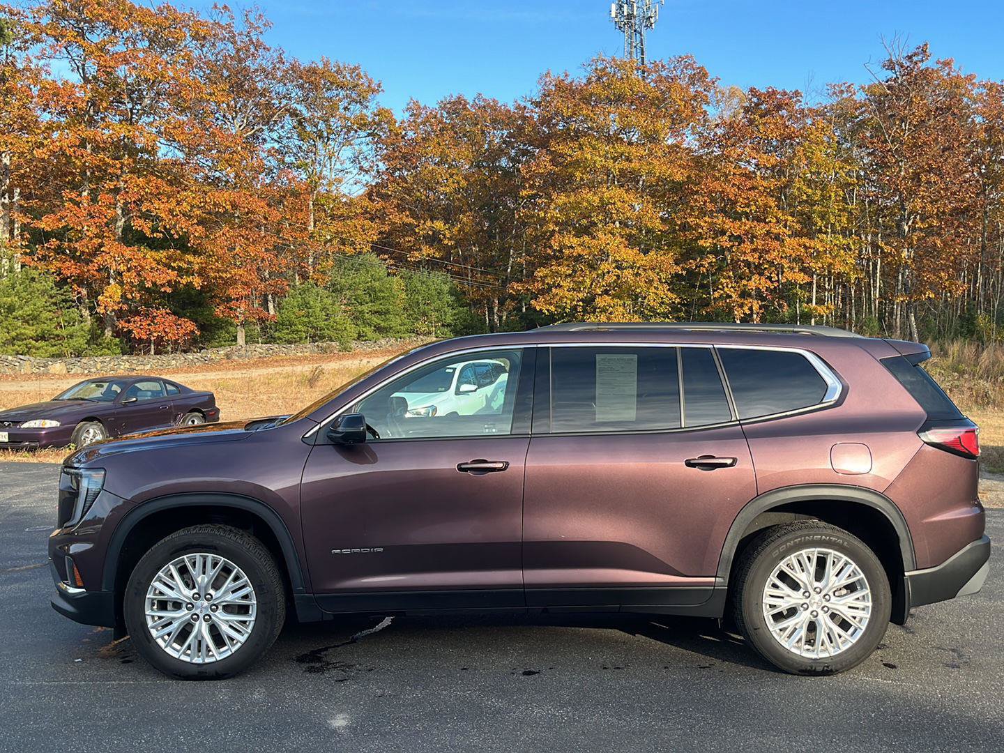 Used 2024 GMC Acadia Elevation w/ Luxury Package AWD/4WD image 2