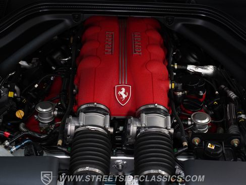 Used 2010 Ferrari California RWD image 34