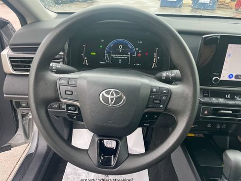 Used 2025 Toyota Camry LE FWD image 25