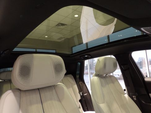 Used 2024 Cadillac Lyriq Luxury image 28