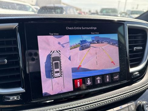 Used 2024 Chrysler Pacifica Select image 14