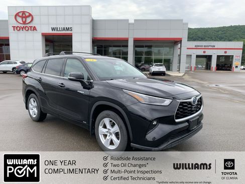 Certified 2021 Toyota Highlander LE AWD/4WD image 1