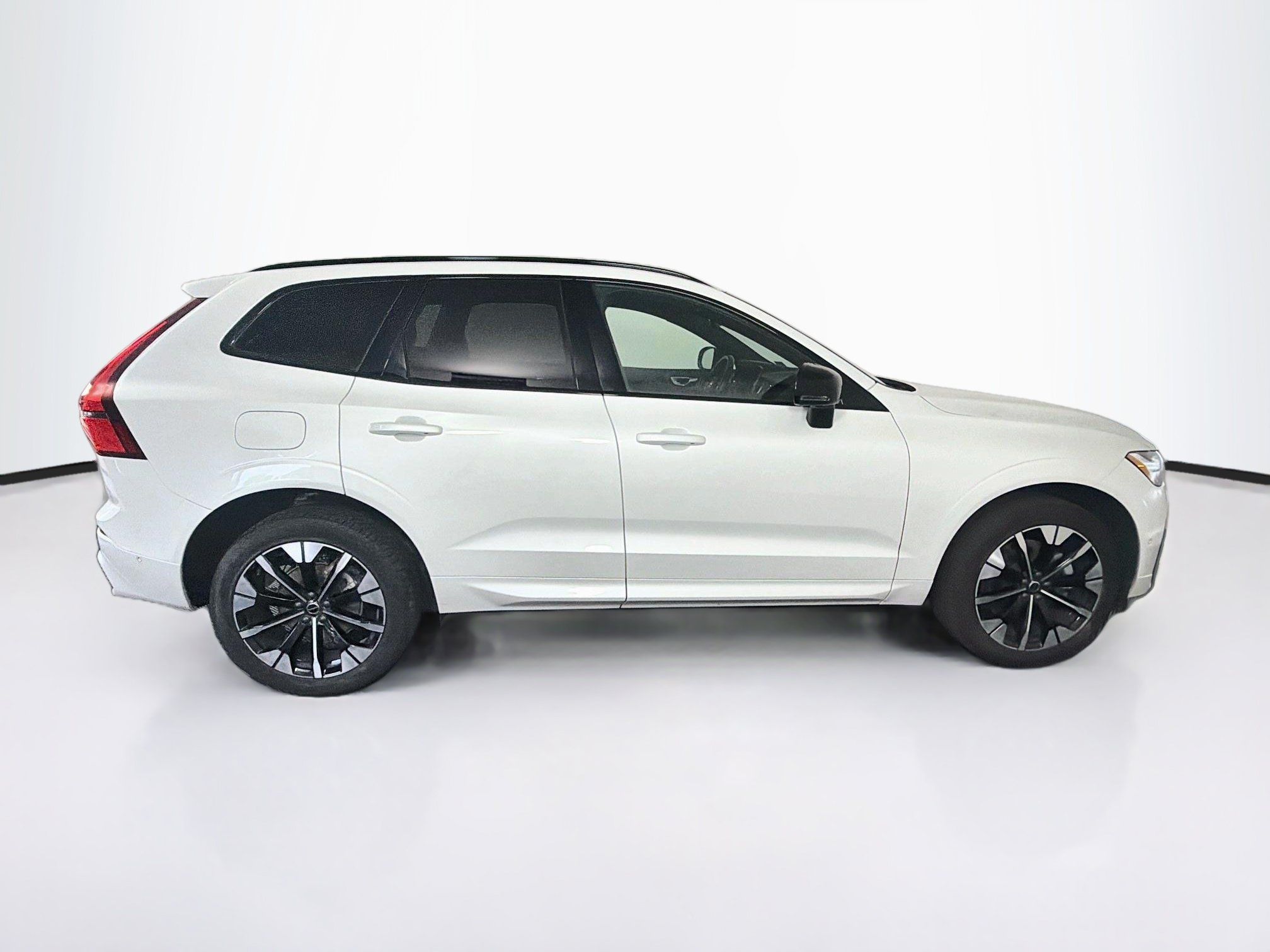 Used 2026 Volvo XC60 B5 Plus AWD/4WD image 10