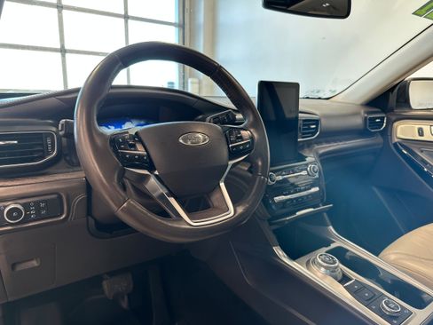 Used 2021 Ford Explorer Platinum w/ Equipment Group 601A image 10