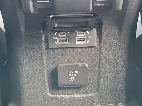 Used 2025 Jeep Wrangler Unlimited Rubicon image 25