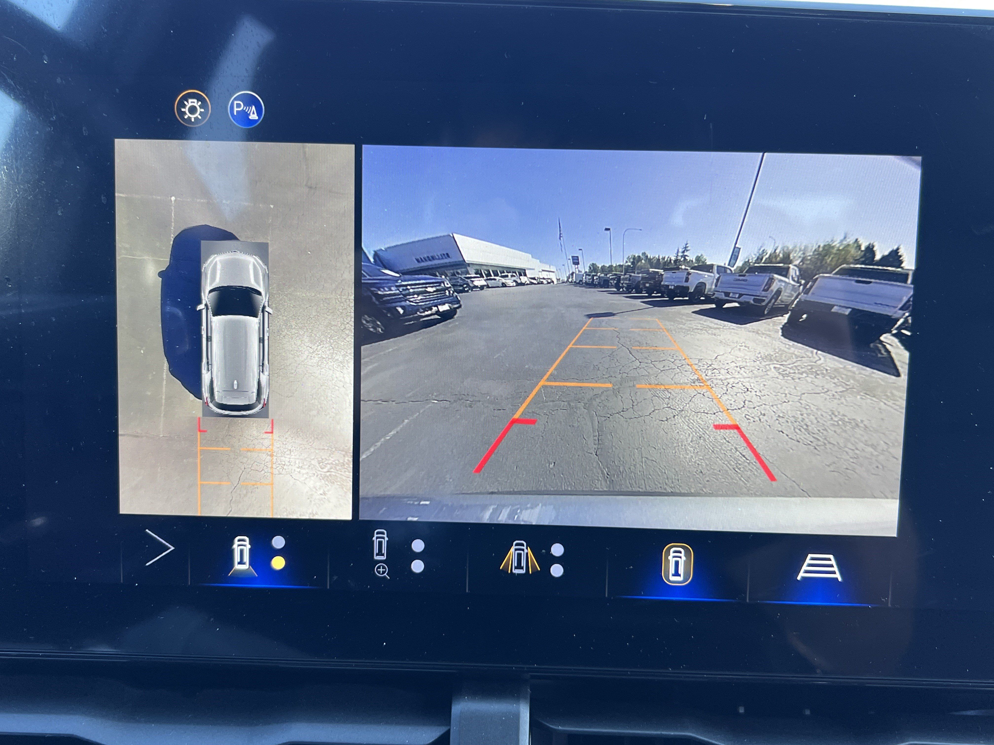 Used 2026 Chevrolet Equinox LT w/ Safety and Technology Package AWD/4WD image 13