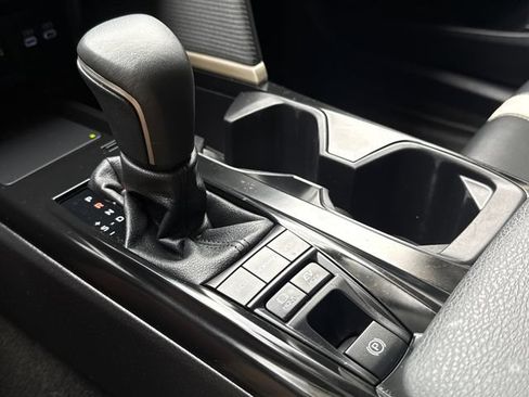 Used 2025 Toyota Camry SE FWD image 25