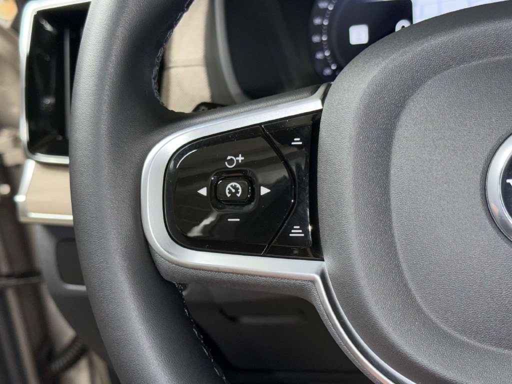 Used 2025 Volvo XC90 B6 Plus AWD/4WD image 31