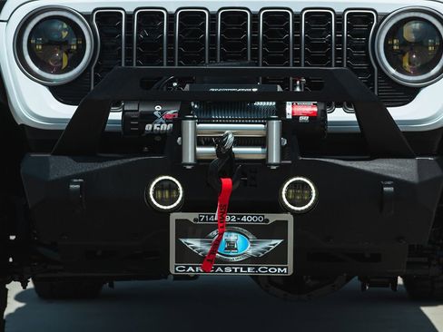Used 2023 Jeep Gladiator Mojave w/ Cold Weather Group AWD/4WD image 10