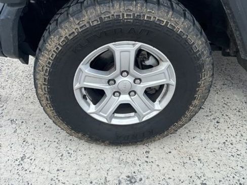 Used 2019 Jeep Wrangler Unlimited Sport S image 2