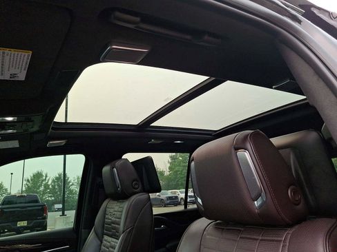 Certified 2023 Cadillac Escalade Sport Platinum w/ LPO, ONYX Package AWD/4WD image 13