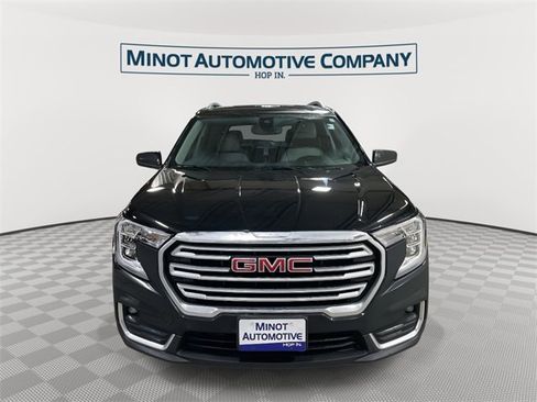 Used 2022 GMC Terrain SLT image 3