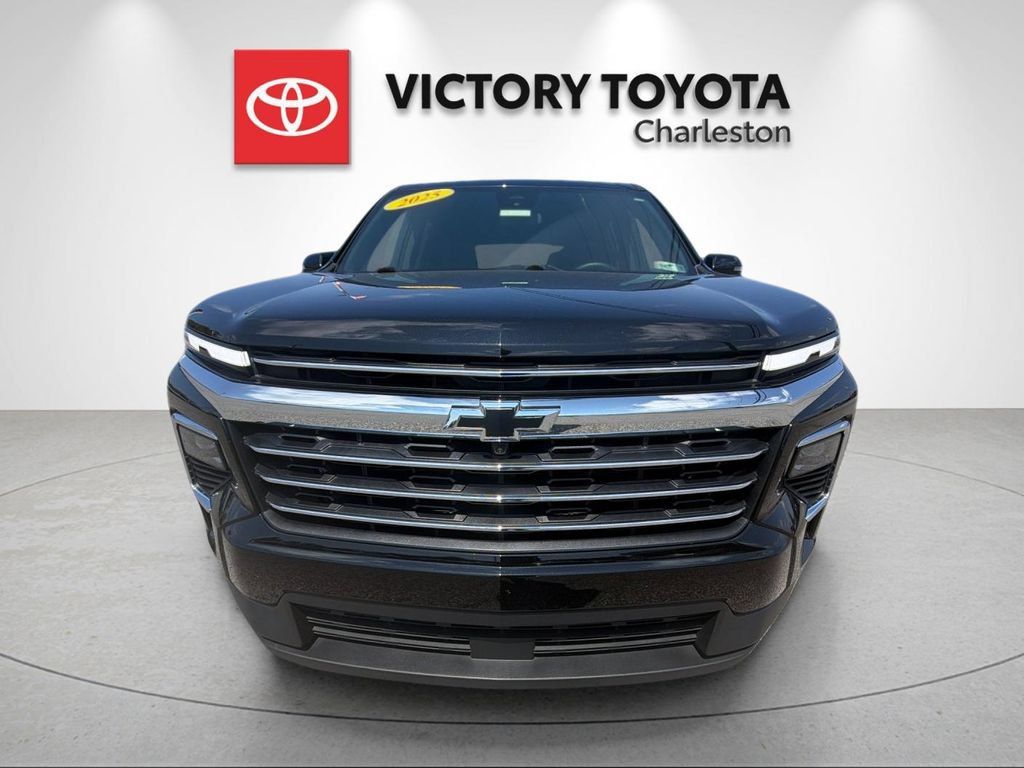 Used 2025 Chevrolet Traverse LT w/ Driver Confidence Package AWD/4WD image 8