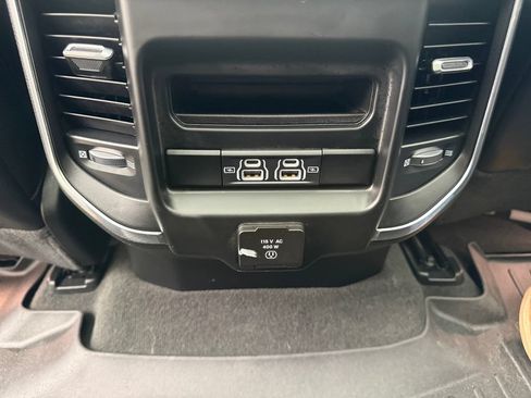 Used 2022 RAM 1500 Laramie AWD/4WD image 37