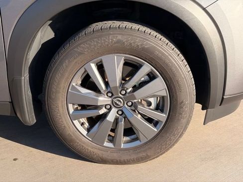 Used 2024 Nissan Pathfinder SV FWD image 6