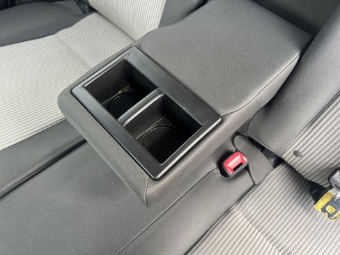 Used 2013 Toyota RAV4 LE AWD/4WD image 18