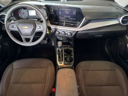 Used 2024 Chevrolet Trax LS w/ LS Convenience Package FWD image 15