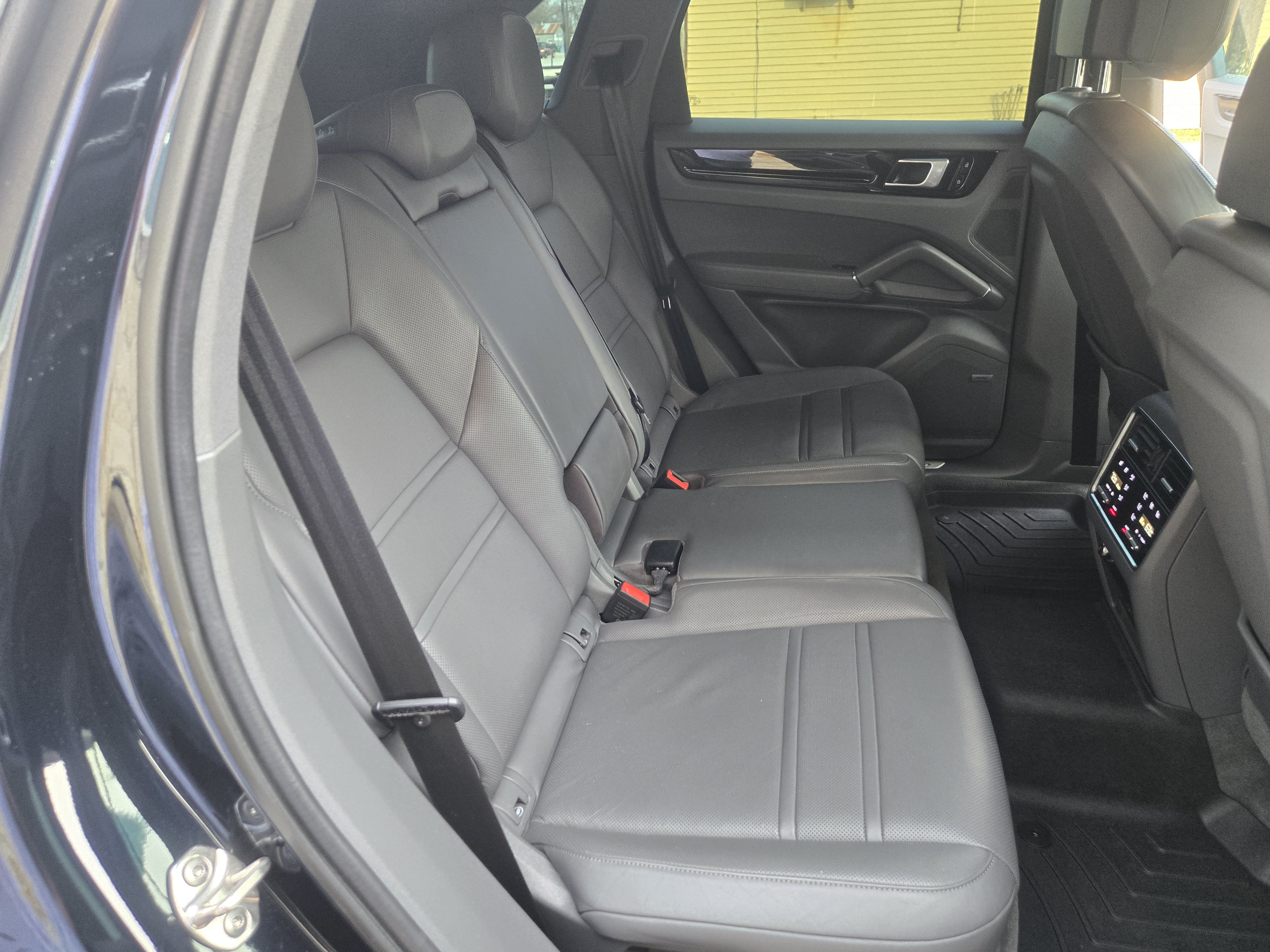 Used 2020 Porsche Cayenne S AWD/4WD image 11