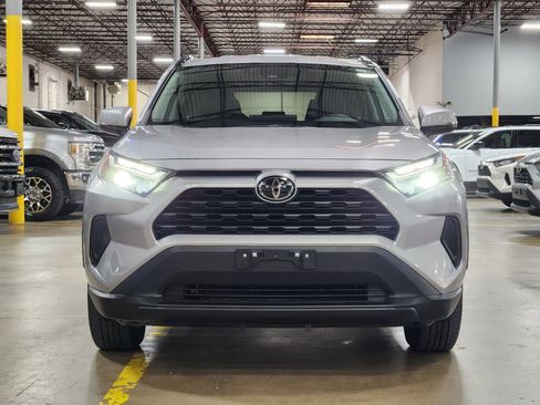 Used 2022 Toyota RAV4 XLE image 2