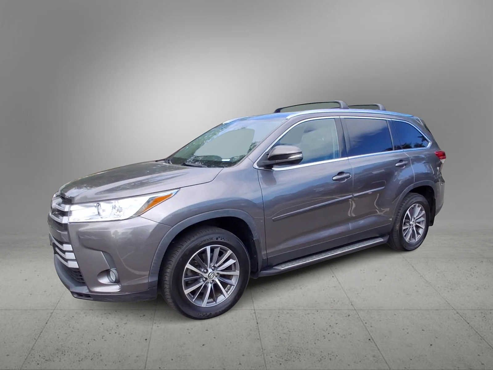 Used 2019 Toyota Highlander XLE AWD/4WD image 4