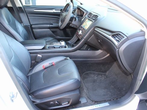 Used 2018 Ford Fusion Titanium image 17