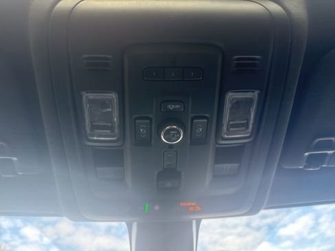 Used 2021 Chevrolet Tahoe Z71 w/ Z71 Off-Road Package image 38