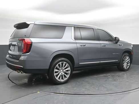 Used 2022 GMC Yukon XL Denali w/ Denali Premium Package image 7
