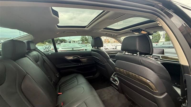 Used 2020 BMW 740i xDrive w/ Cold Weather Package AWD/4WD image 12