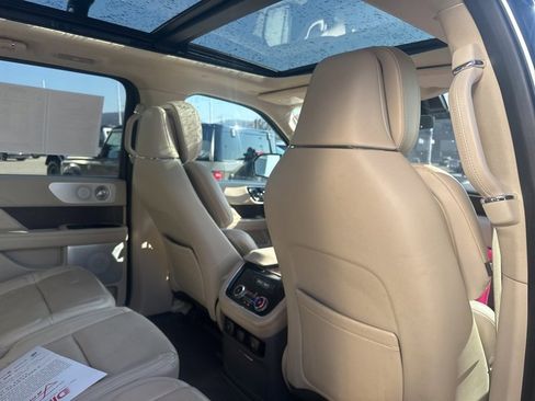 Used 2021 Lincoln Navigator Reserve w/ Luxury Package image 17