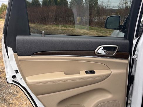 Used 2015 Jeep Grand Cherokee Limited image 21