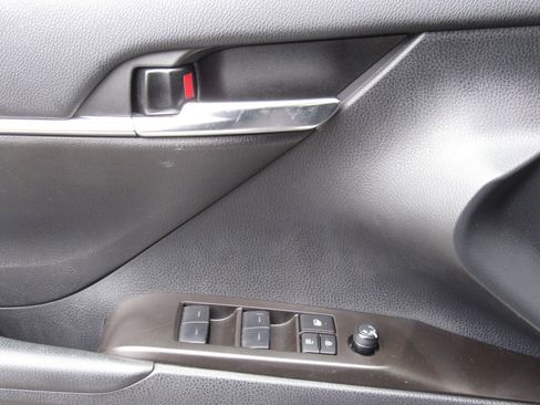 Used 2024 Toyota Camry SE FWD image 32