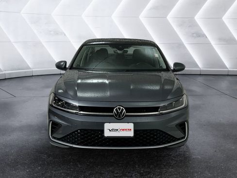 Used 2025 Volkswagen Jetta SE image 2