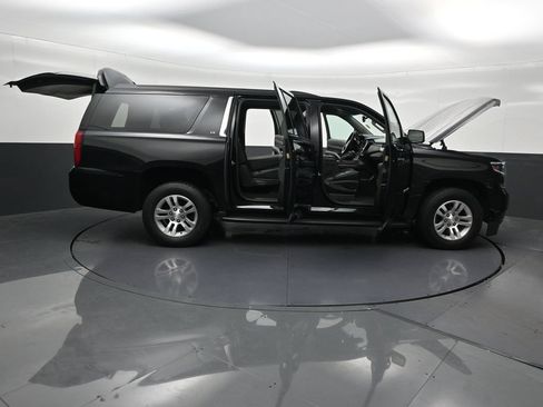 Used 2018 Chevrolet Suburban LT RWD image 33