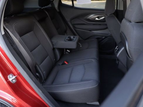 Used 2024 GMC Terrain SLE image 25